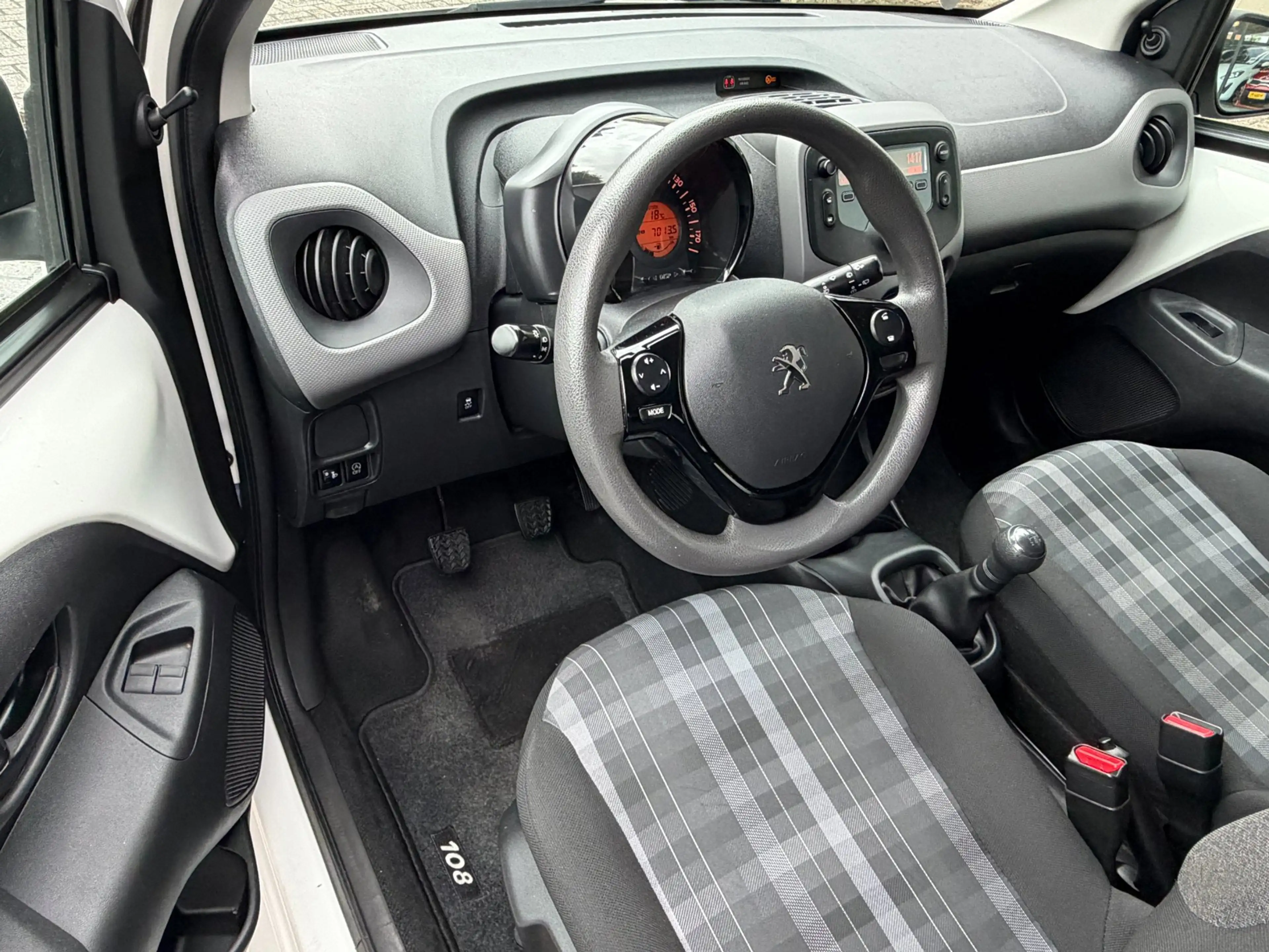 Peugeot 108 1.0 e-VTi Active 5Drs Airco Bluetooth NL-Auto NAP — photo 13