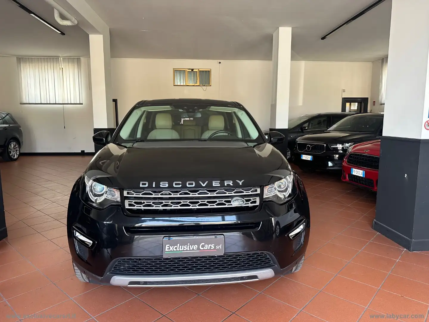 Land Rover Discovery Sport 2.0 TD4 180 SE Zwart - 2
