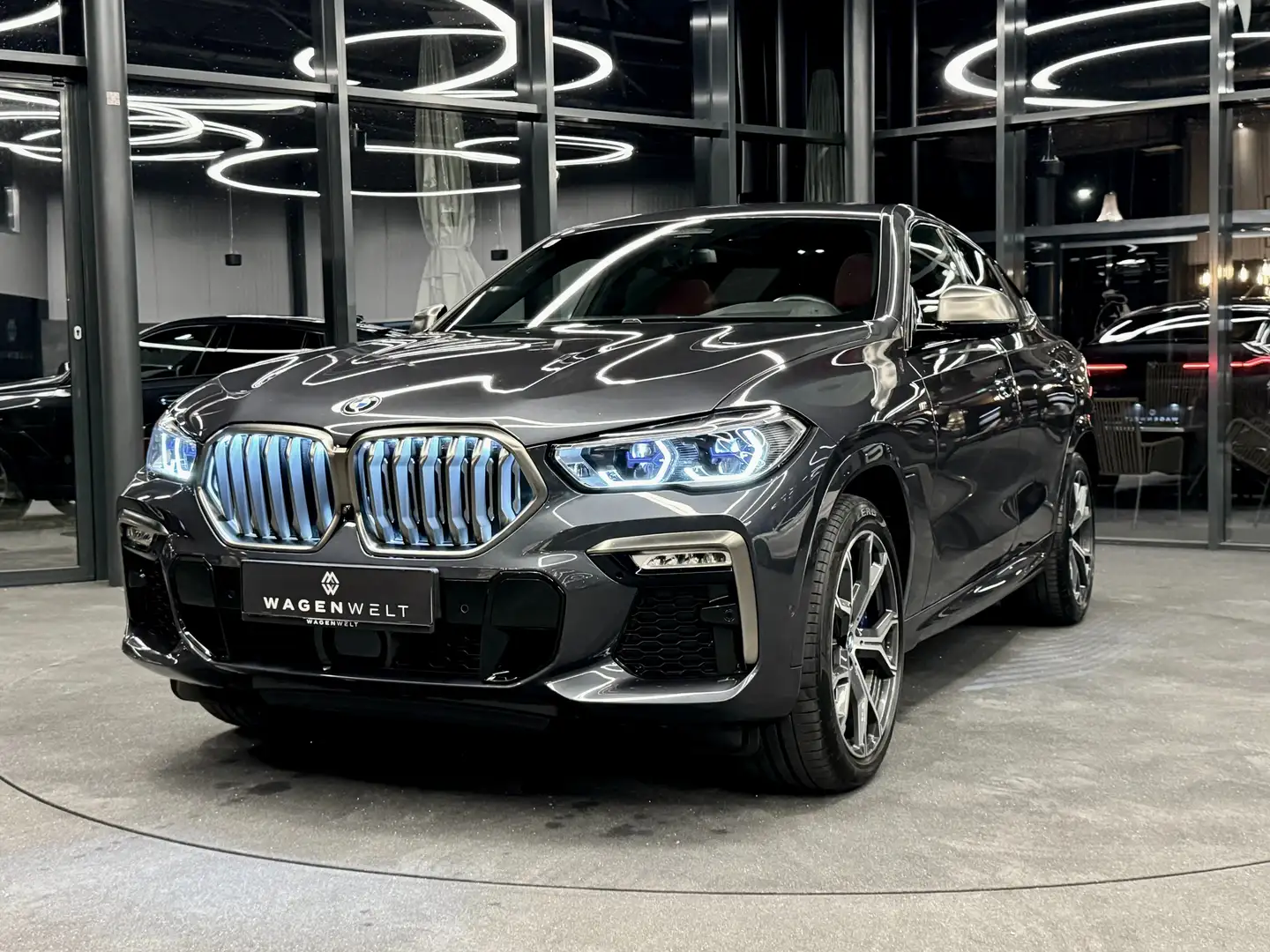 BMW X6 M M50d, Panorama, Laser, Head-up, Iconic Glow, AHK Grijs - 1