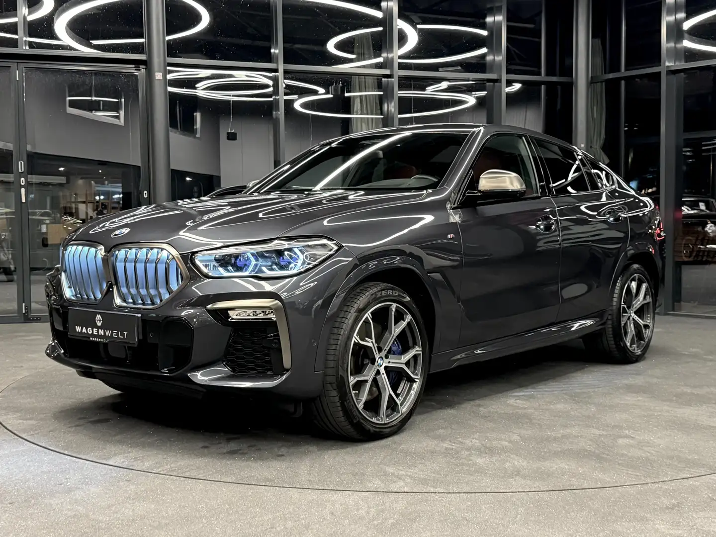BMW X6 M M50d, Panorama, Laser, Head-up, Iconic Glow, AHK Grijs - 2