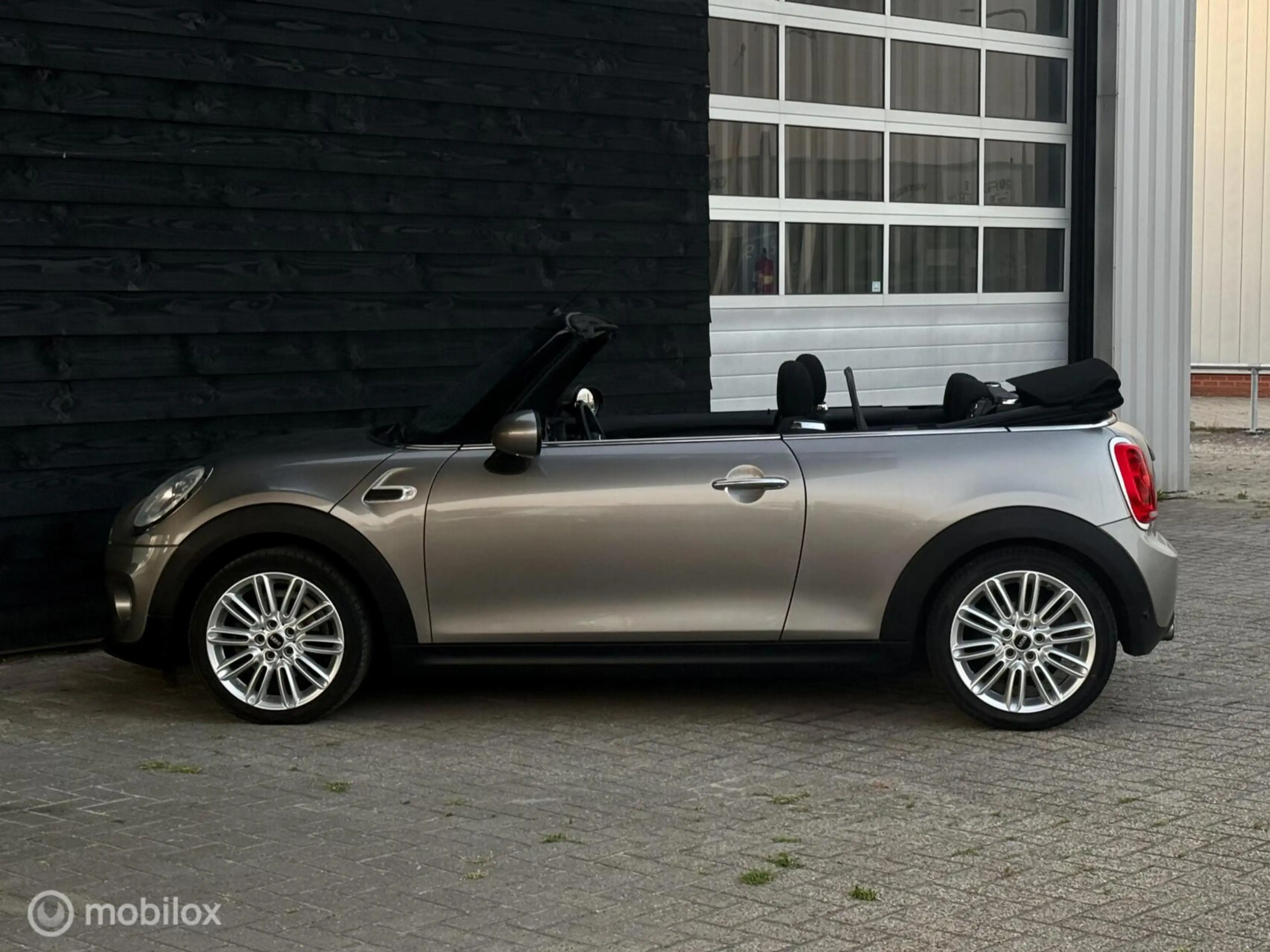 MINI Cooper Cabrio 1.5 Chili | LED | Sportstoelen | Camera — photo 4