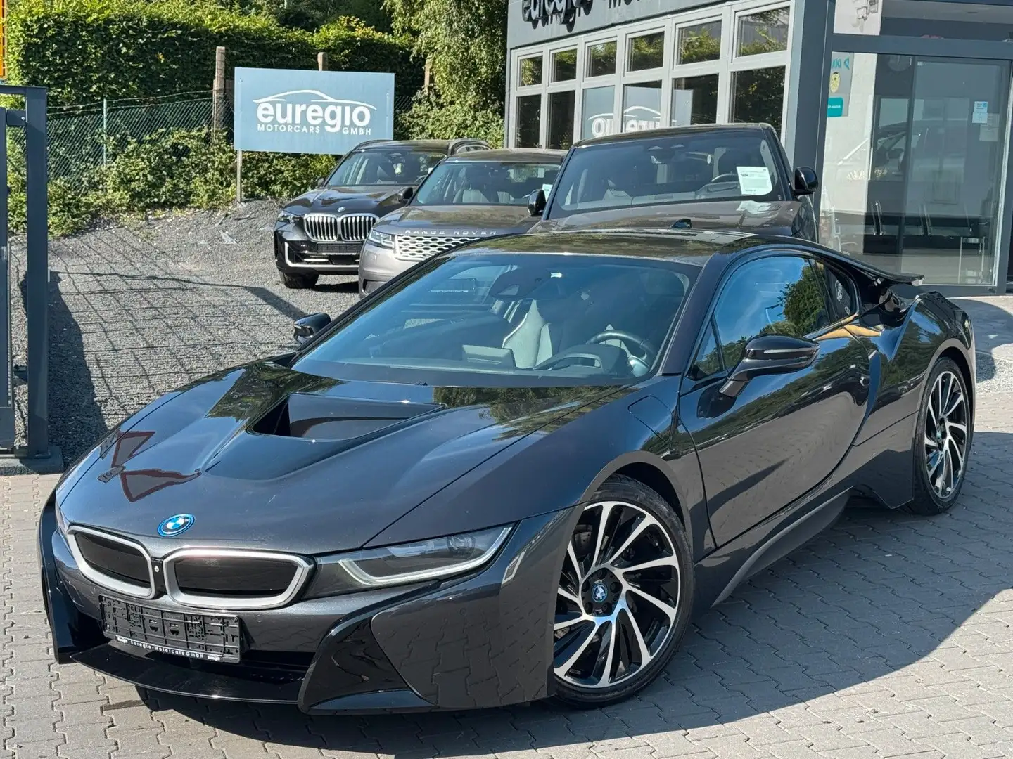 BMW i8 Coupe Pure Impulse 1 Hand /// Grau - 2