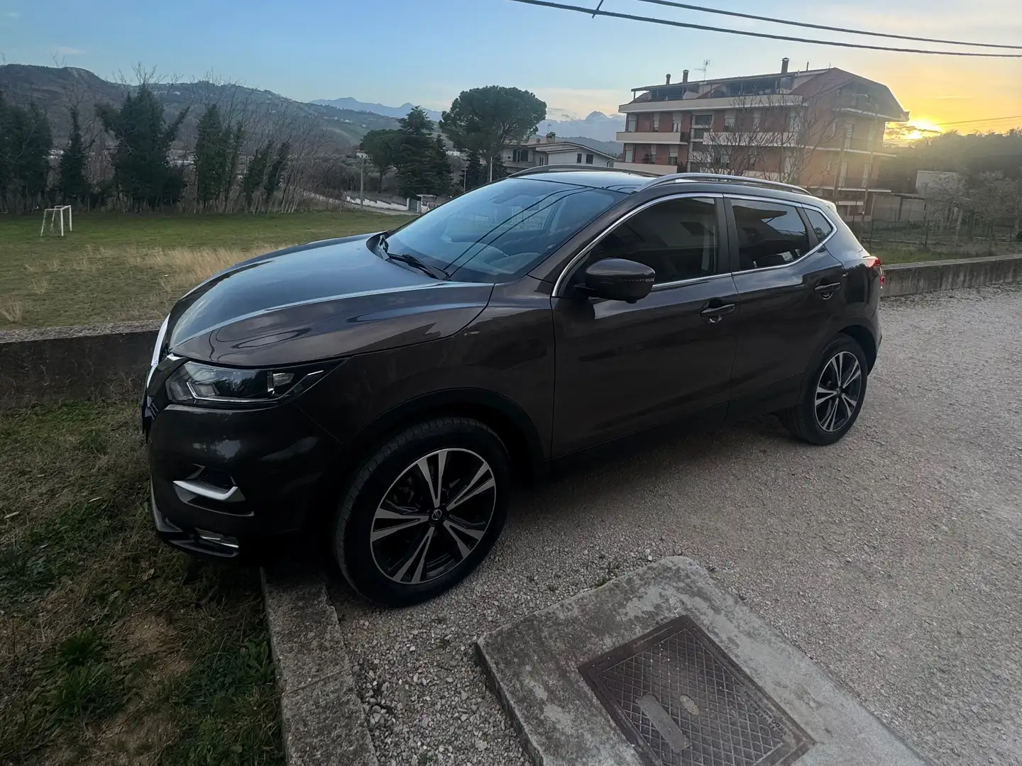 Nissan Qashqai Qashqai II 2017 1.5 dci N-Connecta 110cv Marrone - 2