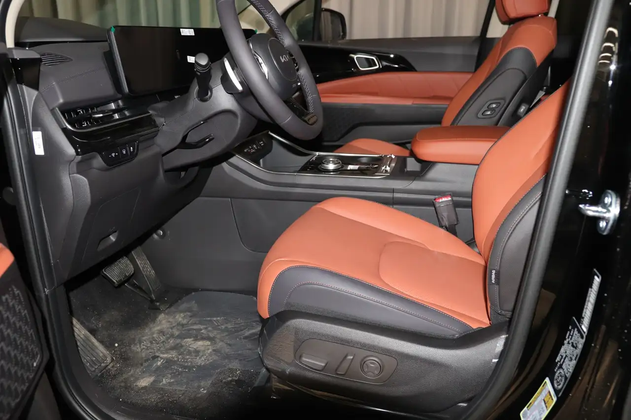 Kia Carnival photo Kia Carnival