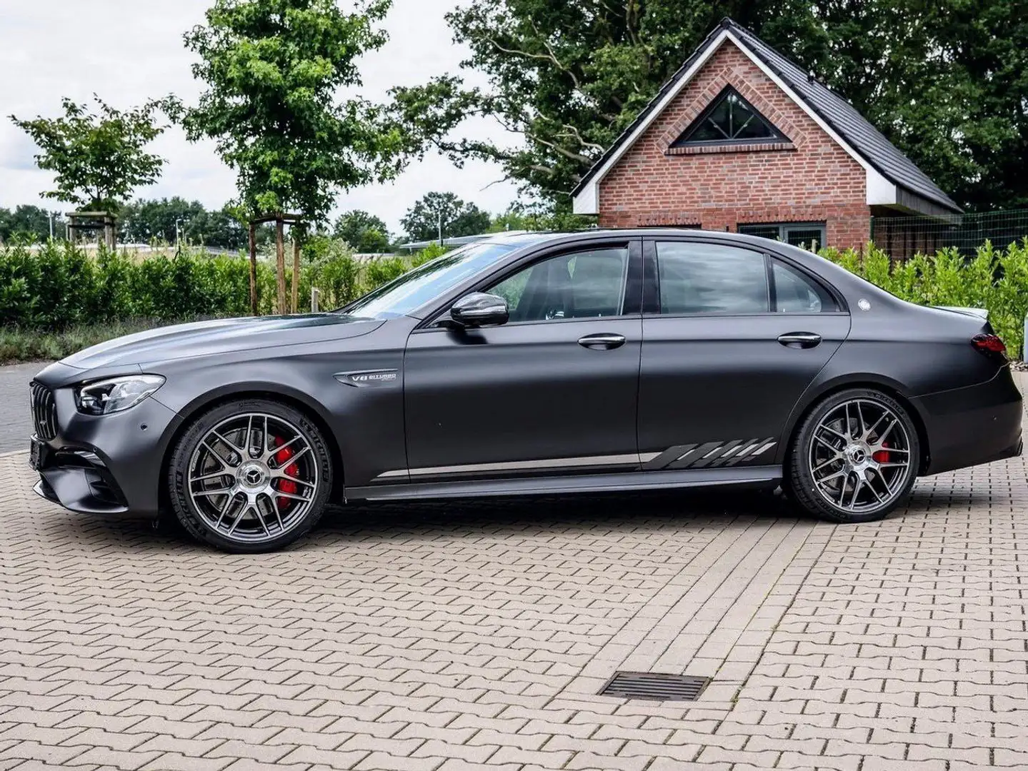 Mercedes-Benz E 63 AMG S Final Edition Sondermodell Gris - 1