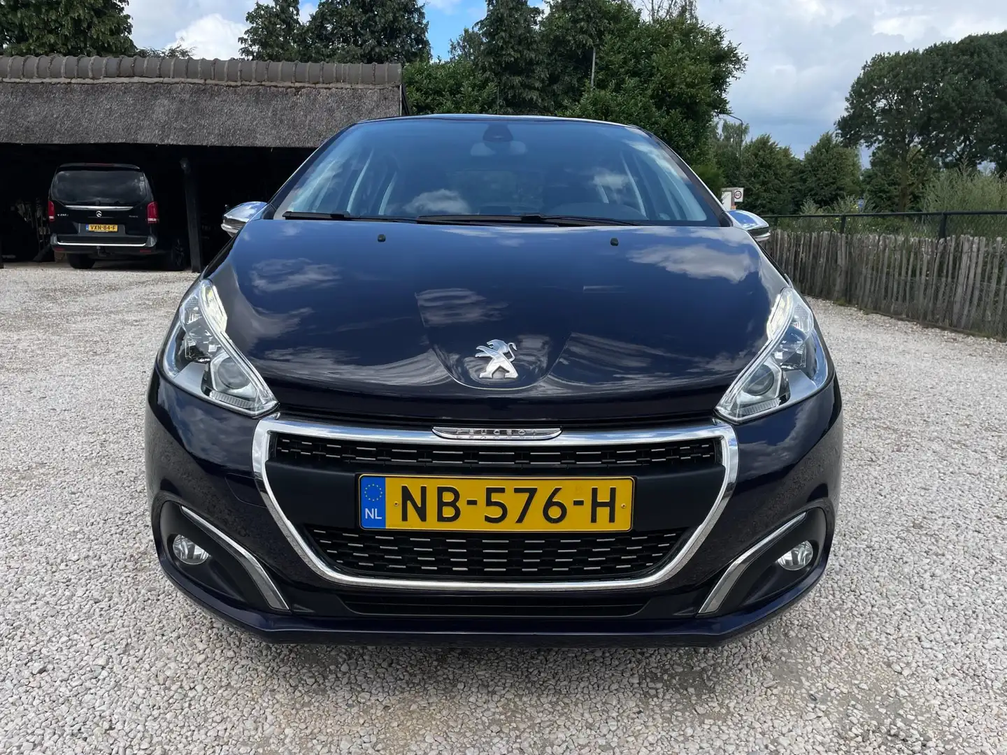 Peugeot 208 1.2 110pk Allure Automaat Apple Carplay, Navigatie Mauve - 2