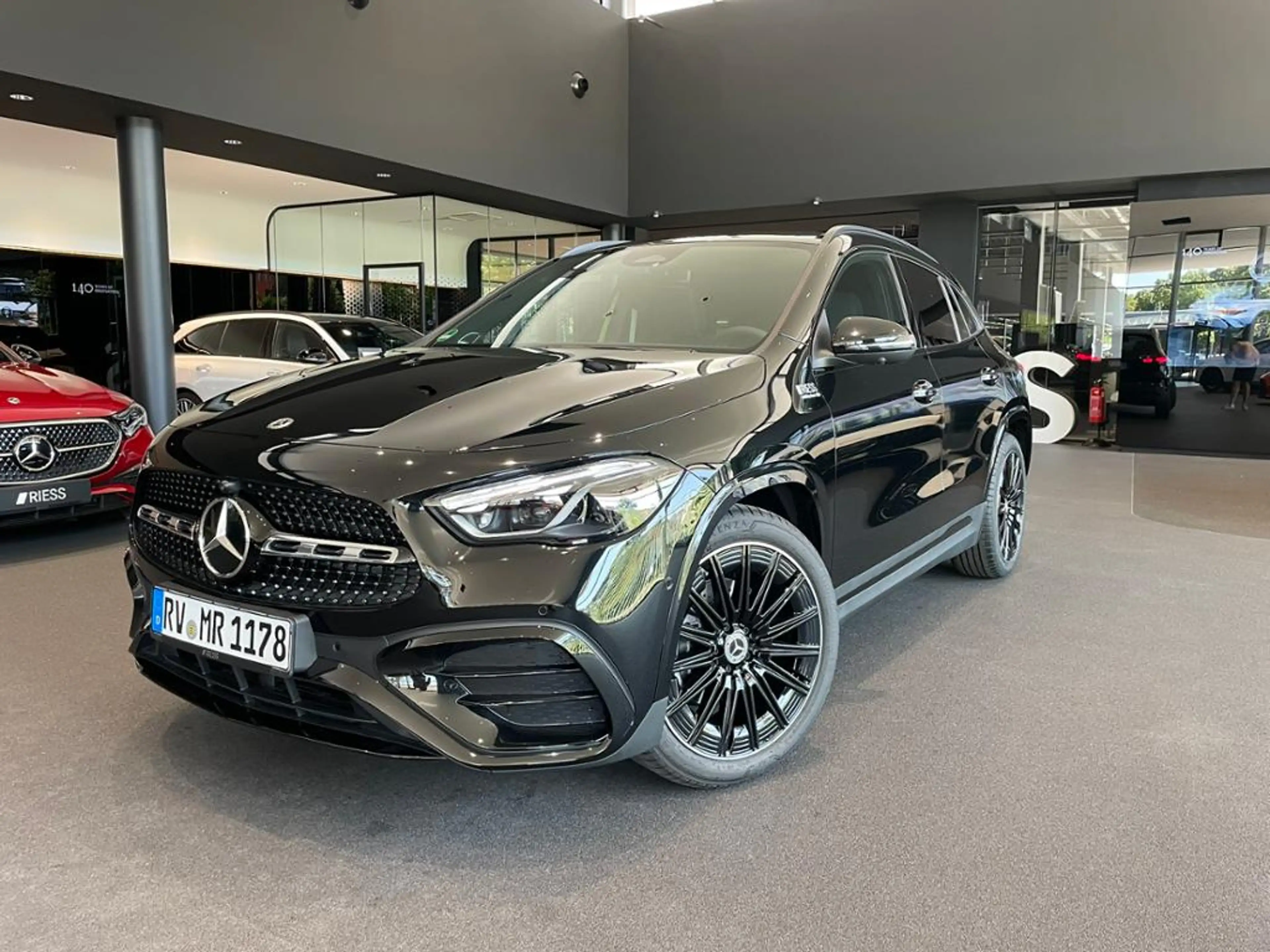 Mercedes-Benz GLA 200 AMG+PANO+AHK+DISTR+KEYL+MULTIBEAM+BURM+ — photo 2