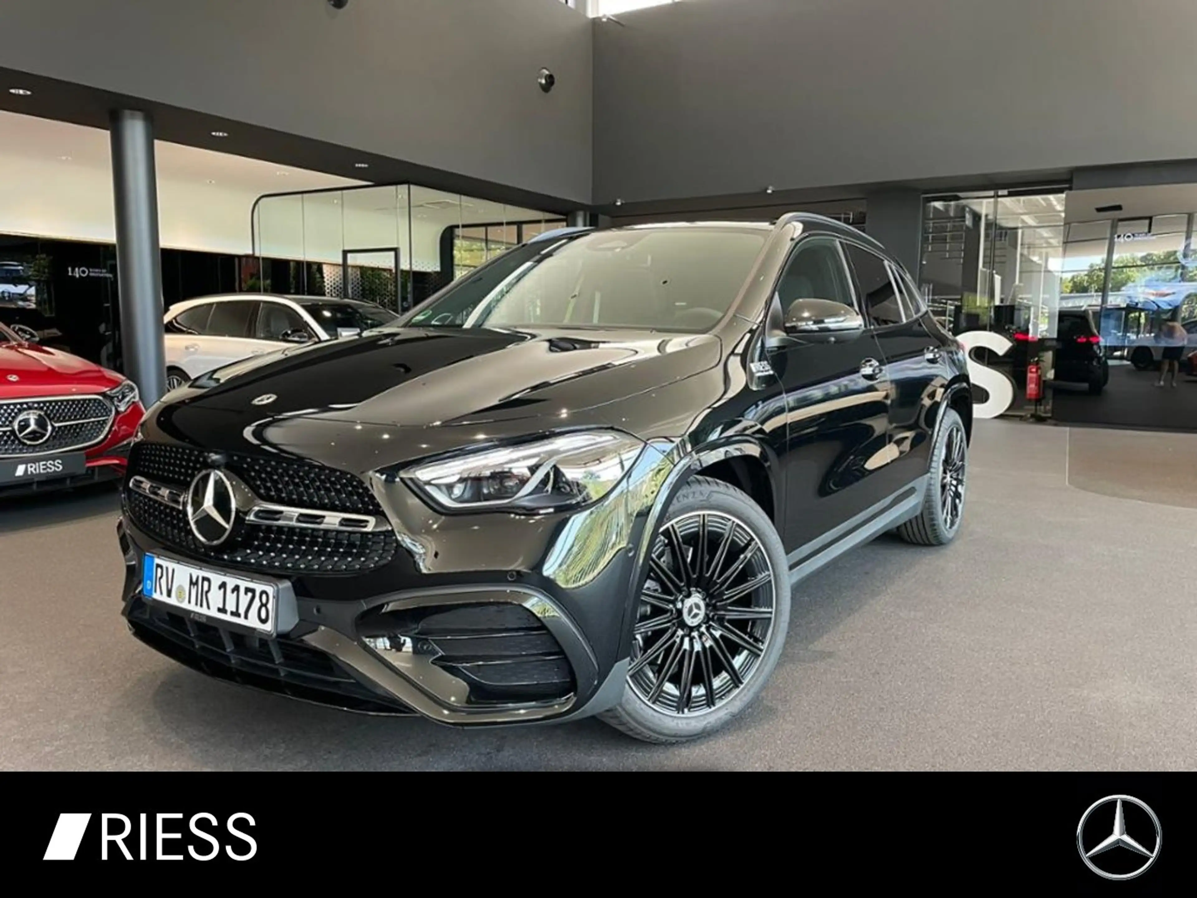 Mercedes-Benz GLA 200 AMG+PANO+AHK+DISTR+KEYL+MULTIBEAM+BURM+
