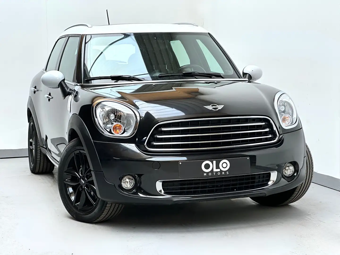 MINI Cooper D Countryman 1.6 / EURO 6 / TOIT PANO / NAVI / PDC / GARANTIE Чорний - 1