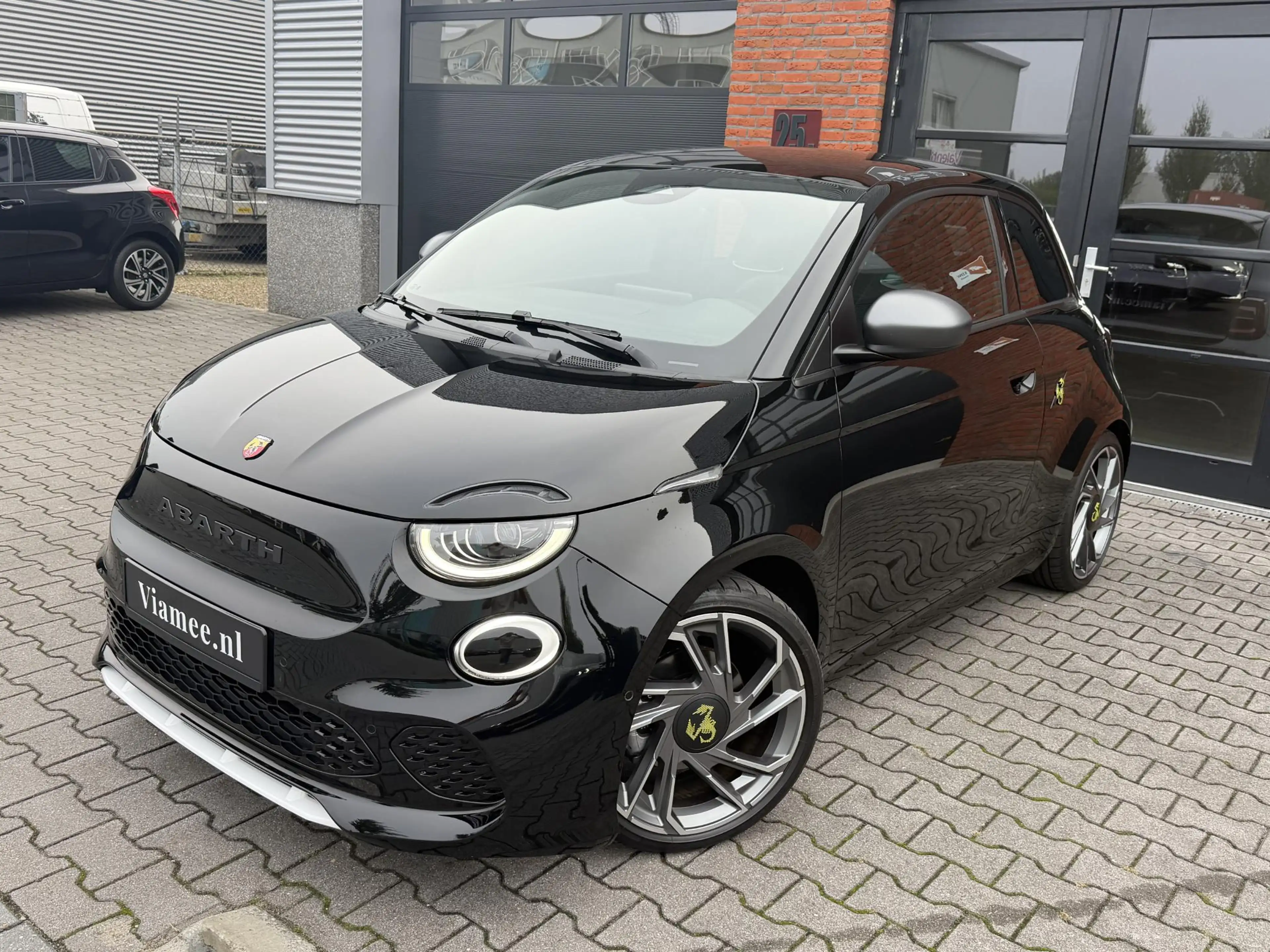 Fiat 500 Abarth Scorpionissima 42 kWh | Pano | VOL OPTIES