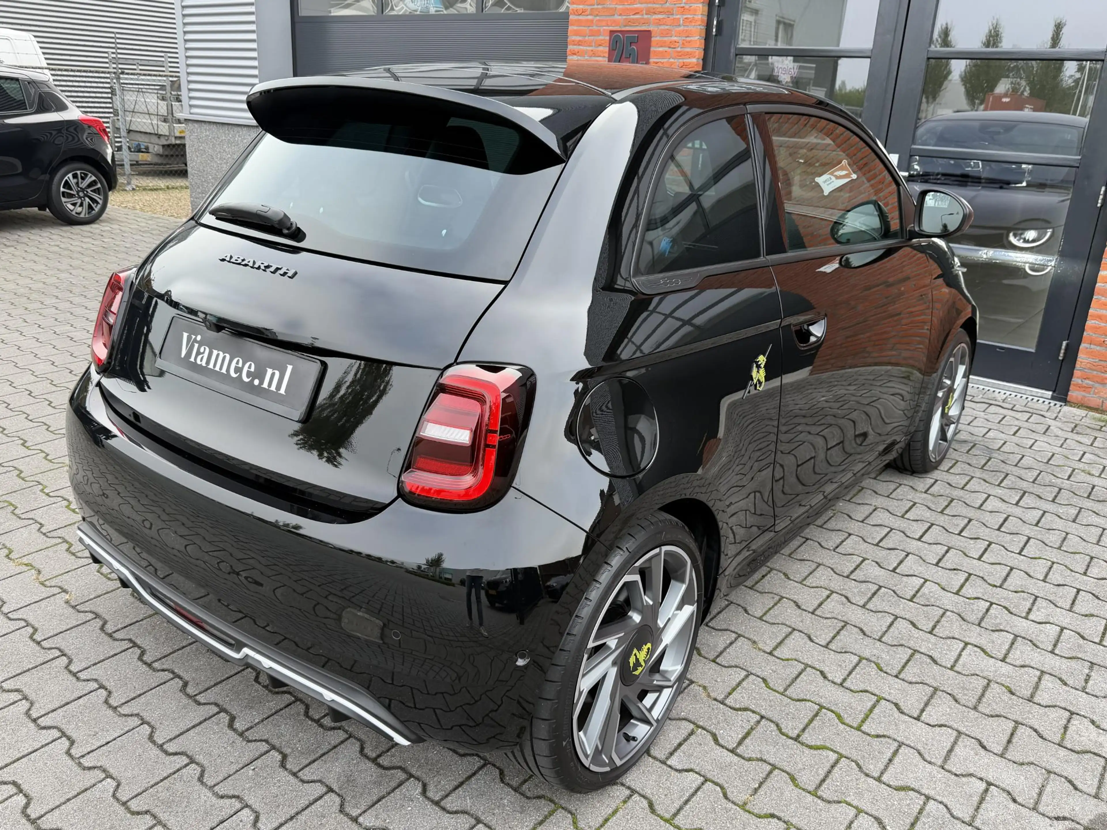 Fiat 500 Abarth Scorpionissima 42 kWh | Pano | VOL OPTIES — photo 3