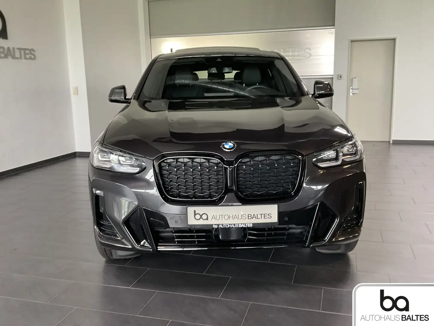 BMW X4 X4 xDrive20d M Sport 20"/Pano/ACC/Park/LED/LCPlus Grijs - 2