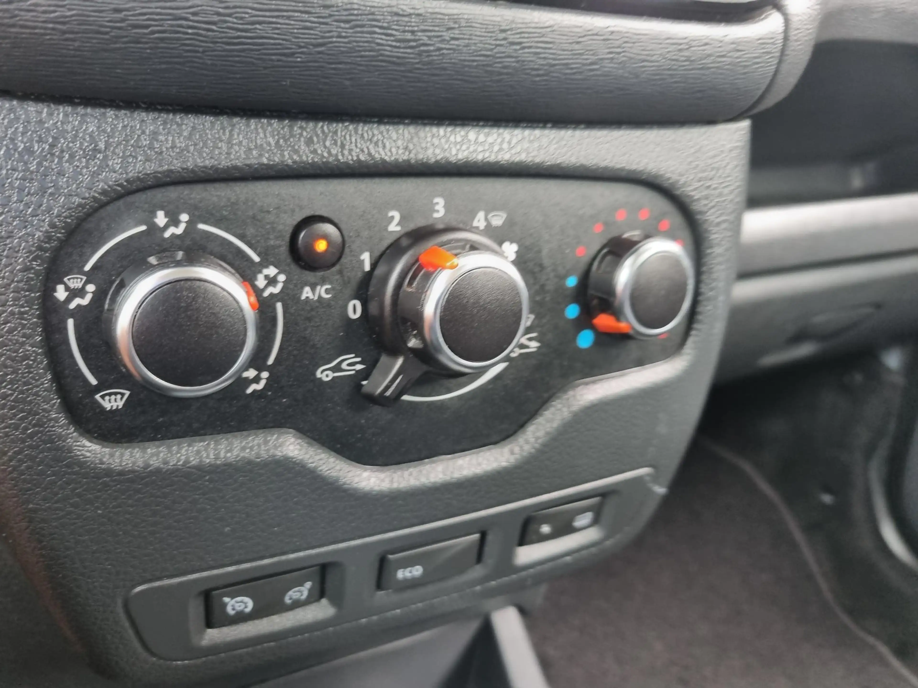 Dacia Dokker 1.3 TCe Stepway 130pk. NAVI / CAMERA / CRUISE / PD — photo 20