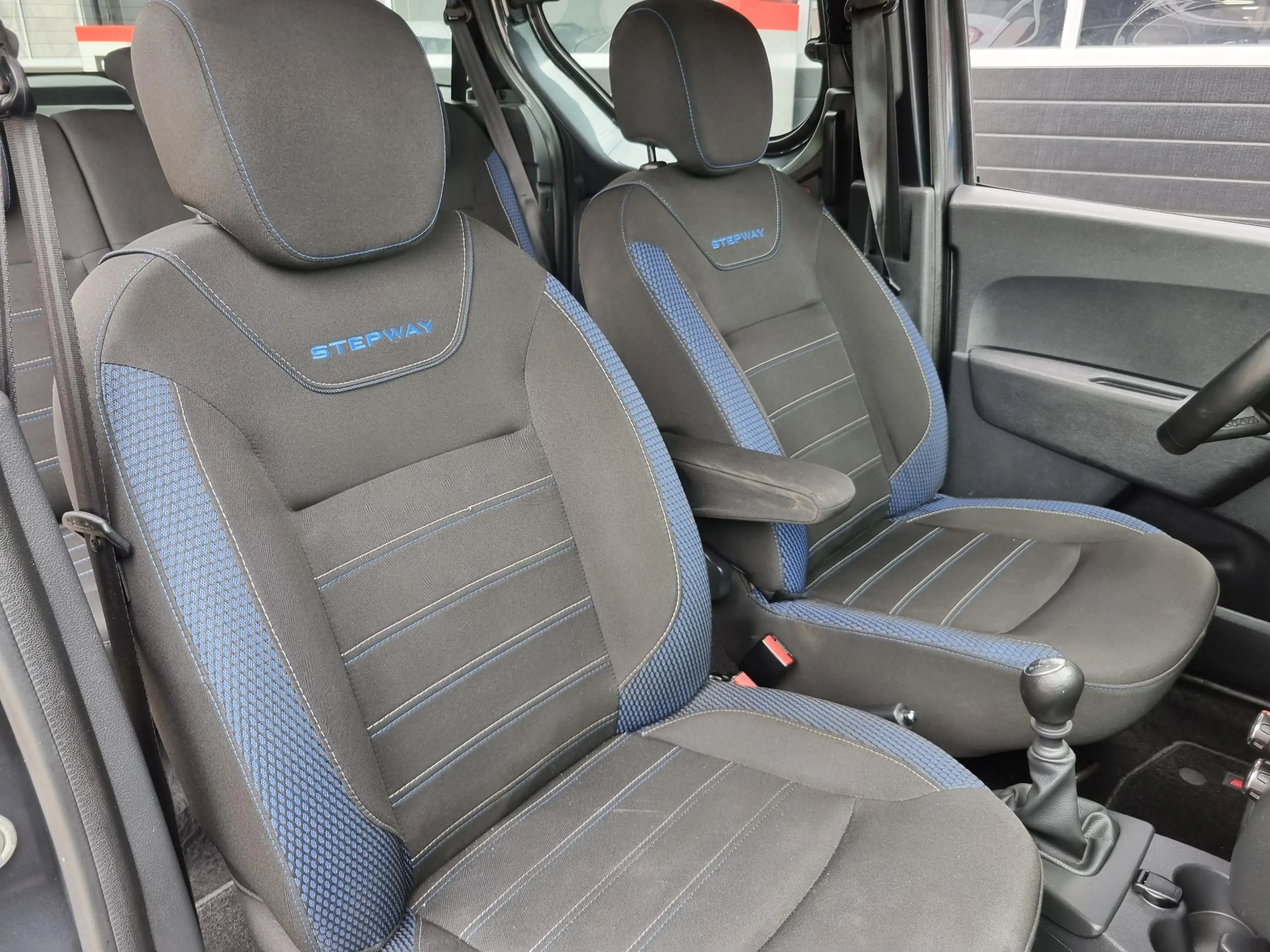 Dacia Dokker 1.3 TCe Stepway 130pk. NAVI / CAMERA / CRUISE / PD — photo 10