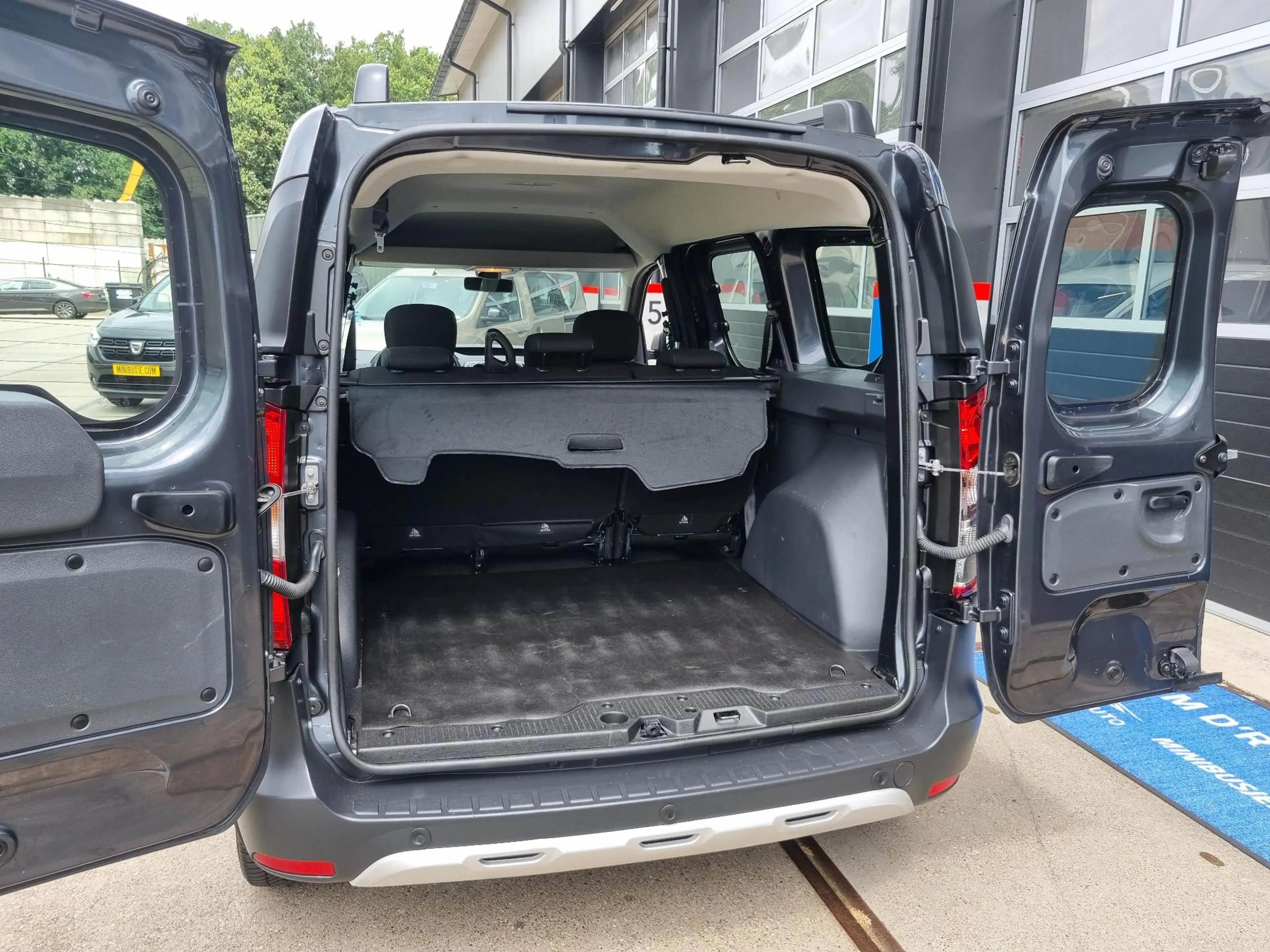 Dacia Dokker 1.3 TCe Stepway 130pk. NAVI / CAMERA / CRUISE / PD — photo 21