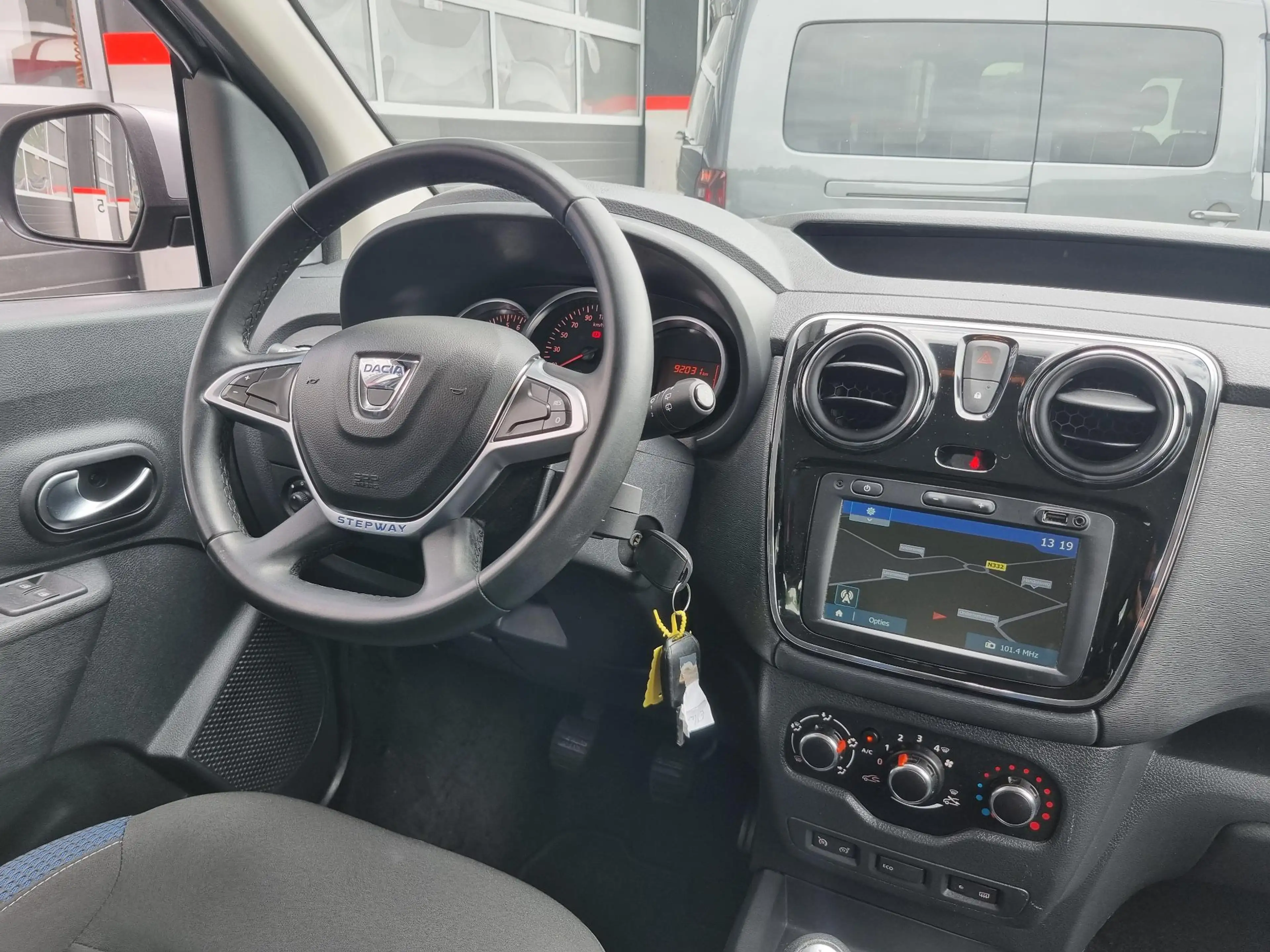 Dacia Dokker 1.3 TCe Stepway 130pk. NAVI / CAMERA / CRUISE / PD — photo 8