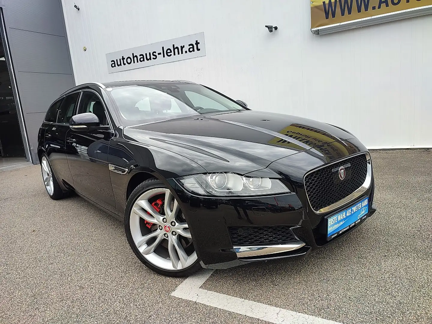 Jaguar XF Sportbrake 30d Portfolio Automatik // monatlich... Schwarz - 1