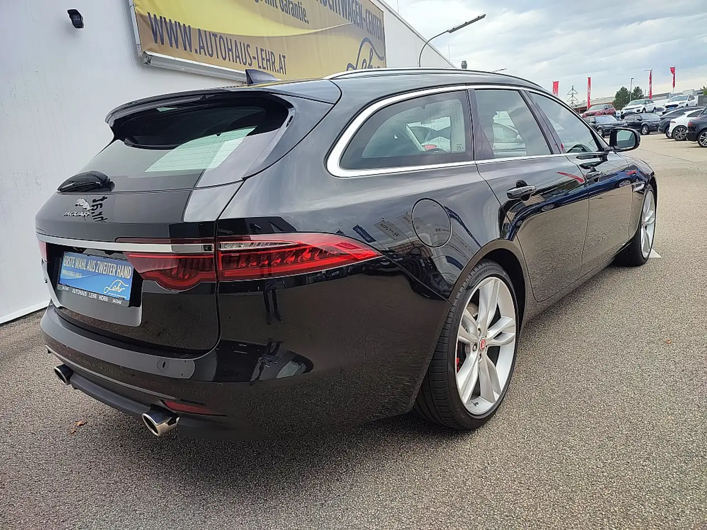 Jaguar XF Sportbrake 30d Portfolio Automatik // monatlich... Schwarz - 2