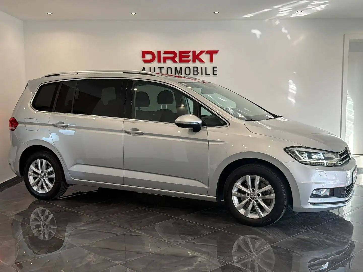 Volkswagen Touran Touran Highline Sky 1,6 SCR TDI DSG Silber - 1
