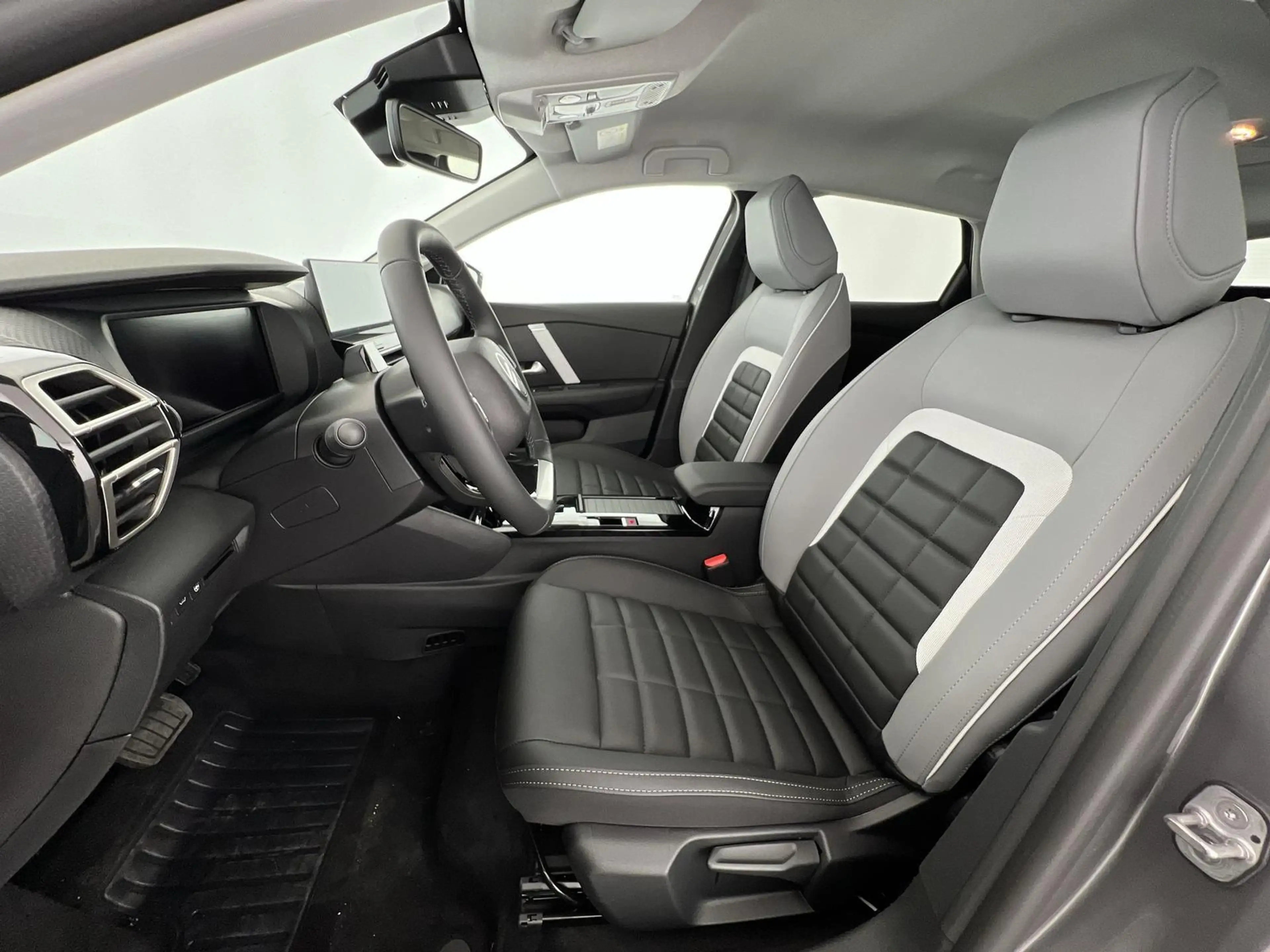 Citroen C4 Max 1.2*NAVI*SHZ*RFK*uvm — photo 8