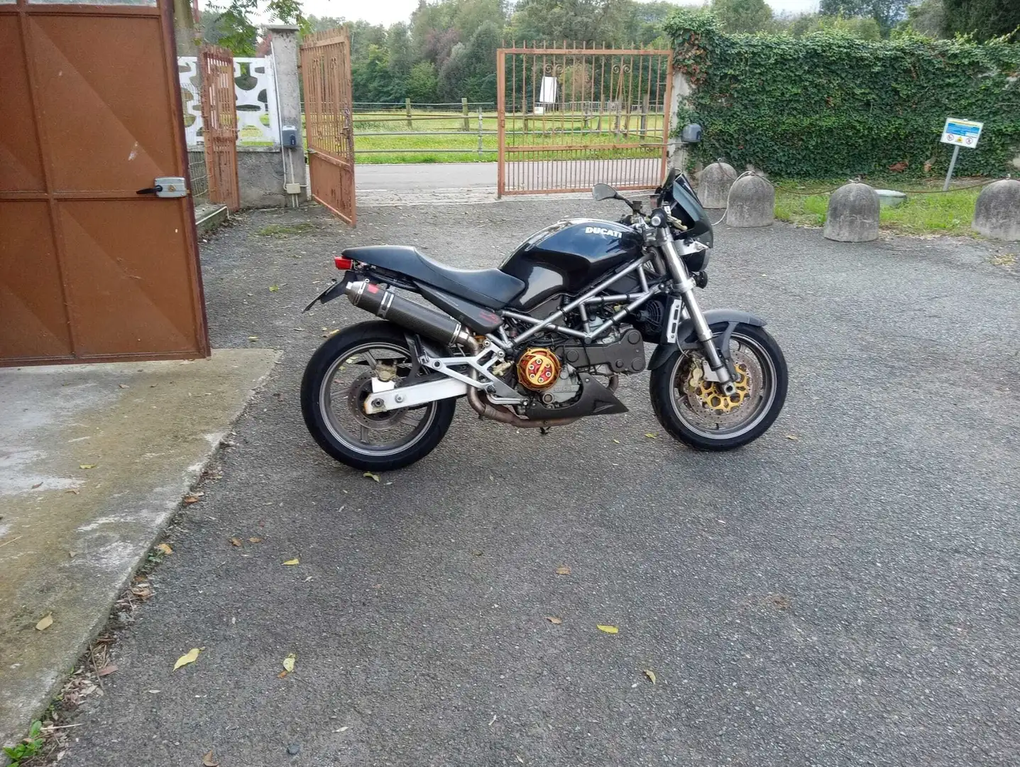 Ducati Monster 900 Zwart - 1