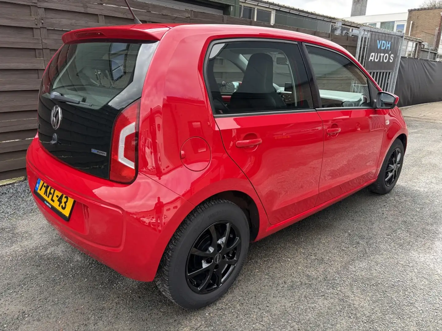 Volkswagen up! 1.0 move up! BlueMotion / Navigatie / Airco / NL-a Rojo - 2