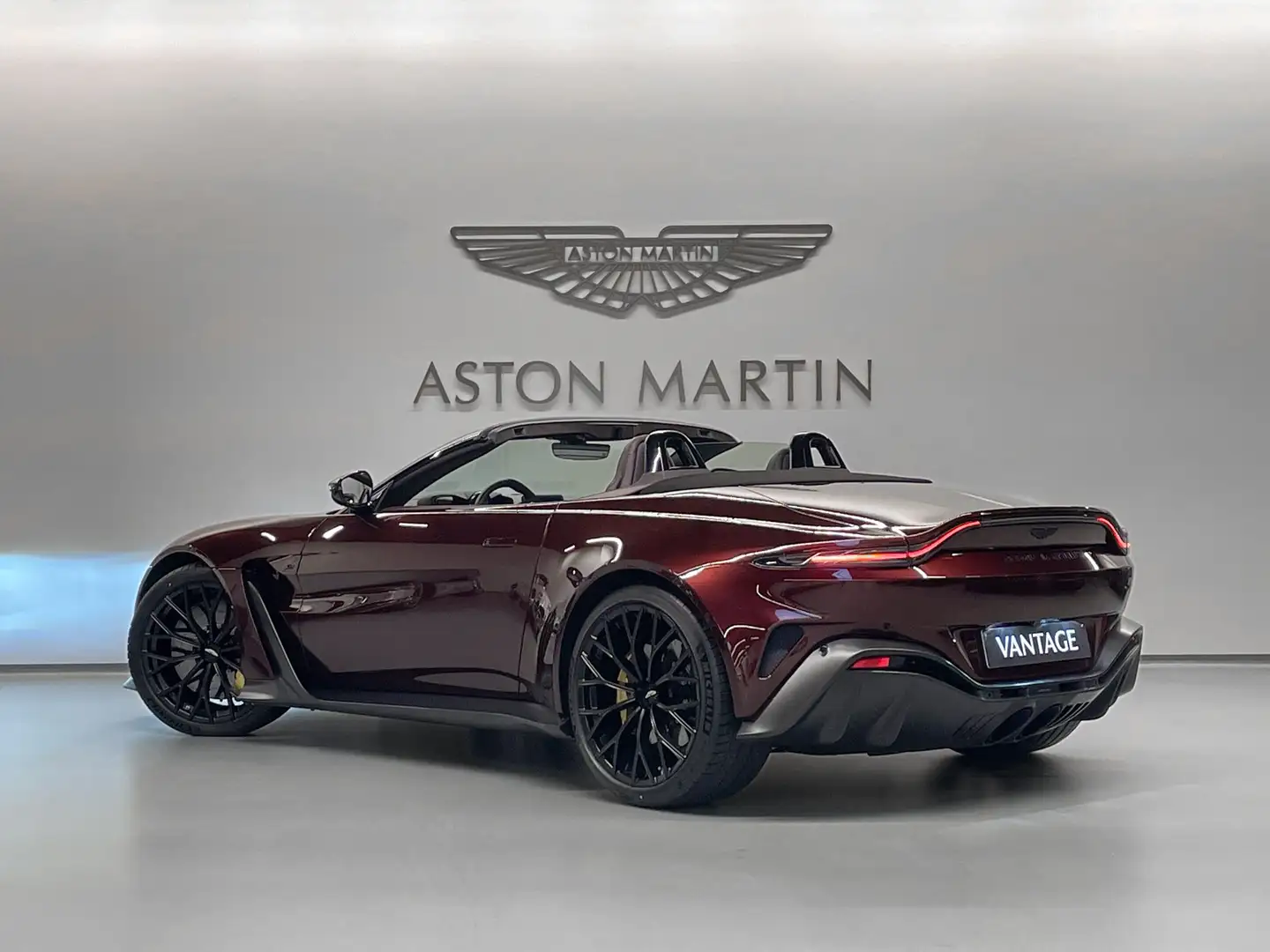 Aston Martin Vantage V12 Roadster | Aston Martin Brussels Red - 2