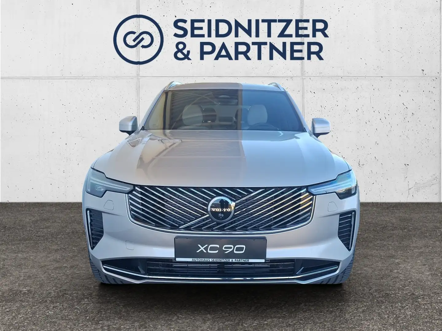 Volvo XC90 T8 AWD Ultra Bright Plug-In Hybrid Beige - 2