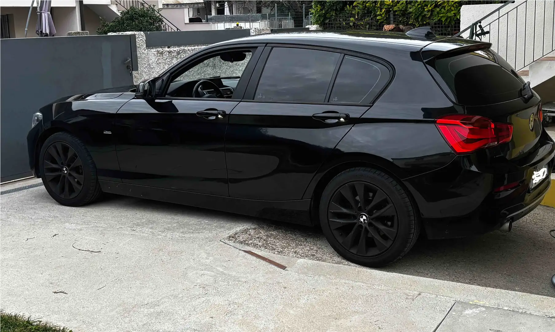 BMW 116 116d Urban 5p auto - 1
