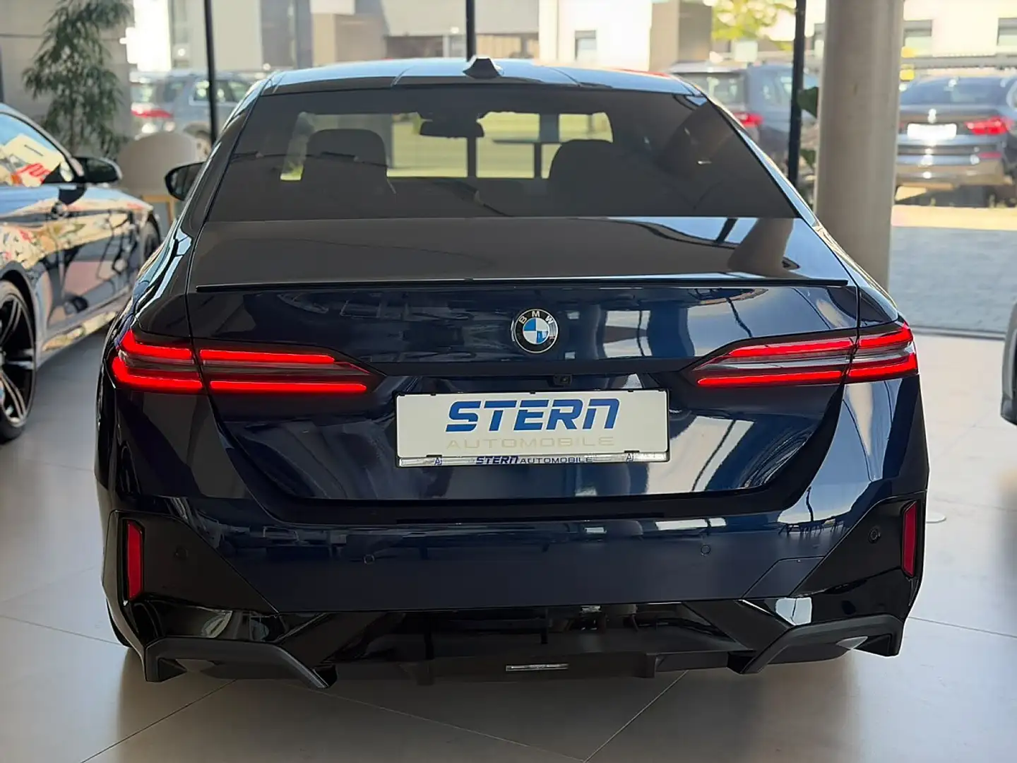 BMW 520 d MHEV xDrive Aut. *PANO* 360* SITZBELÜFTUNG* S... Blau - 2