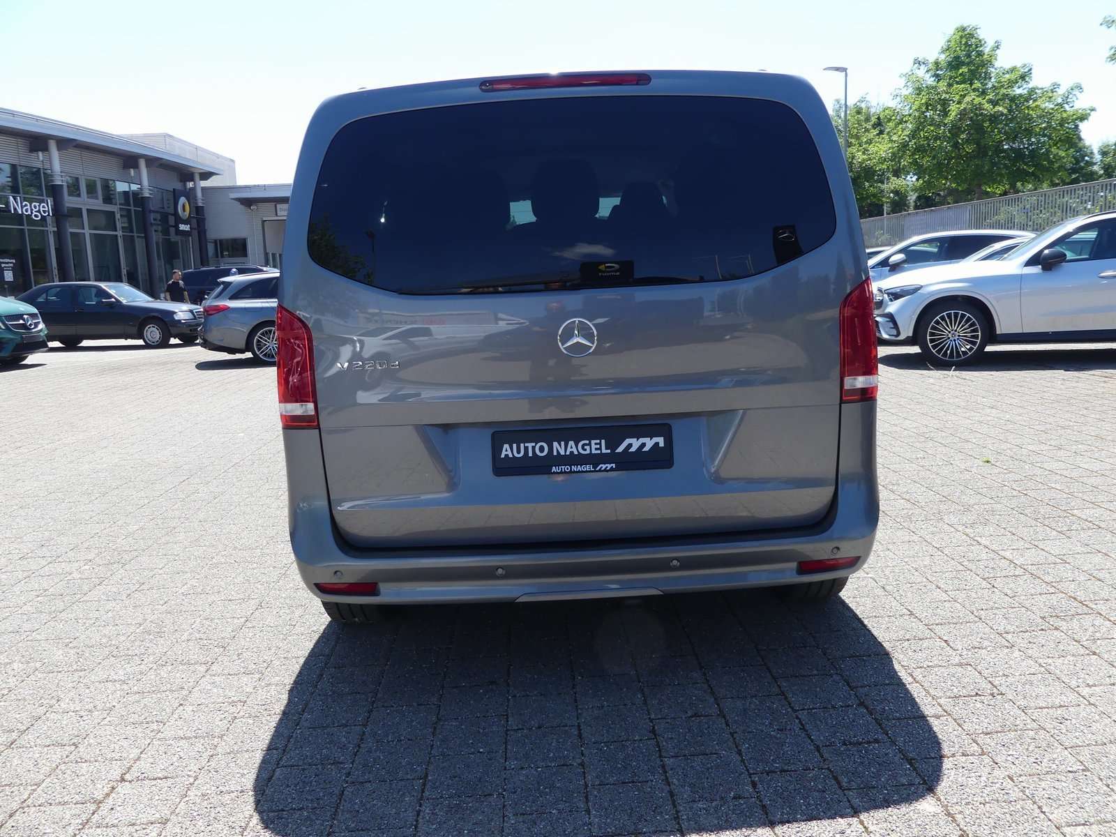 Mercedes-Benz V 220