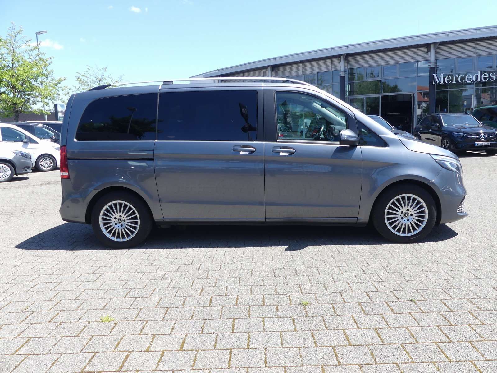 Mercedes-Benz V 220