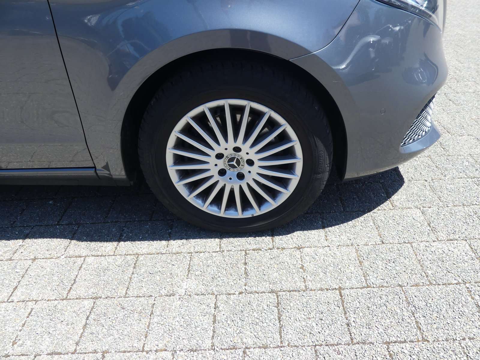 Mercedes-Benz V 220