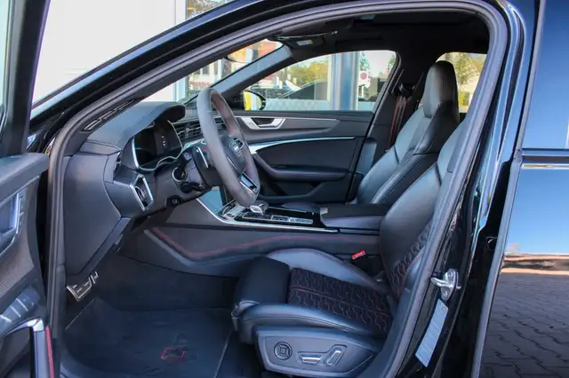 Audi RS6 view 10