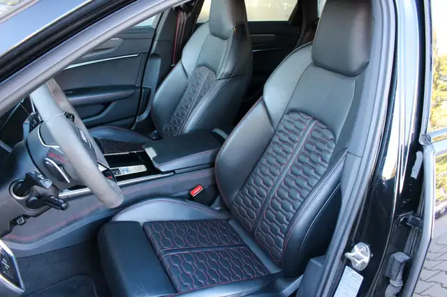 Audi RS6 view 11