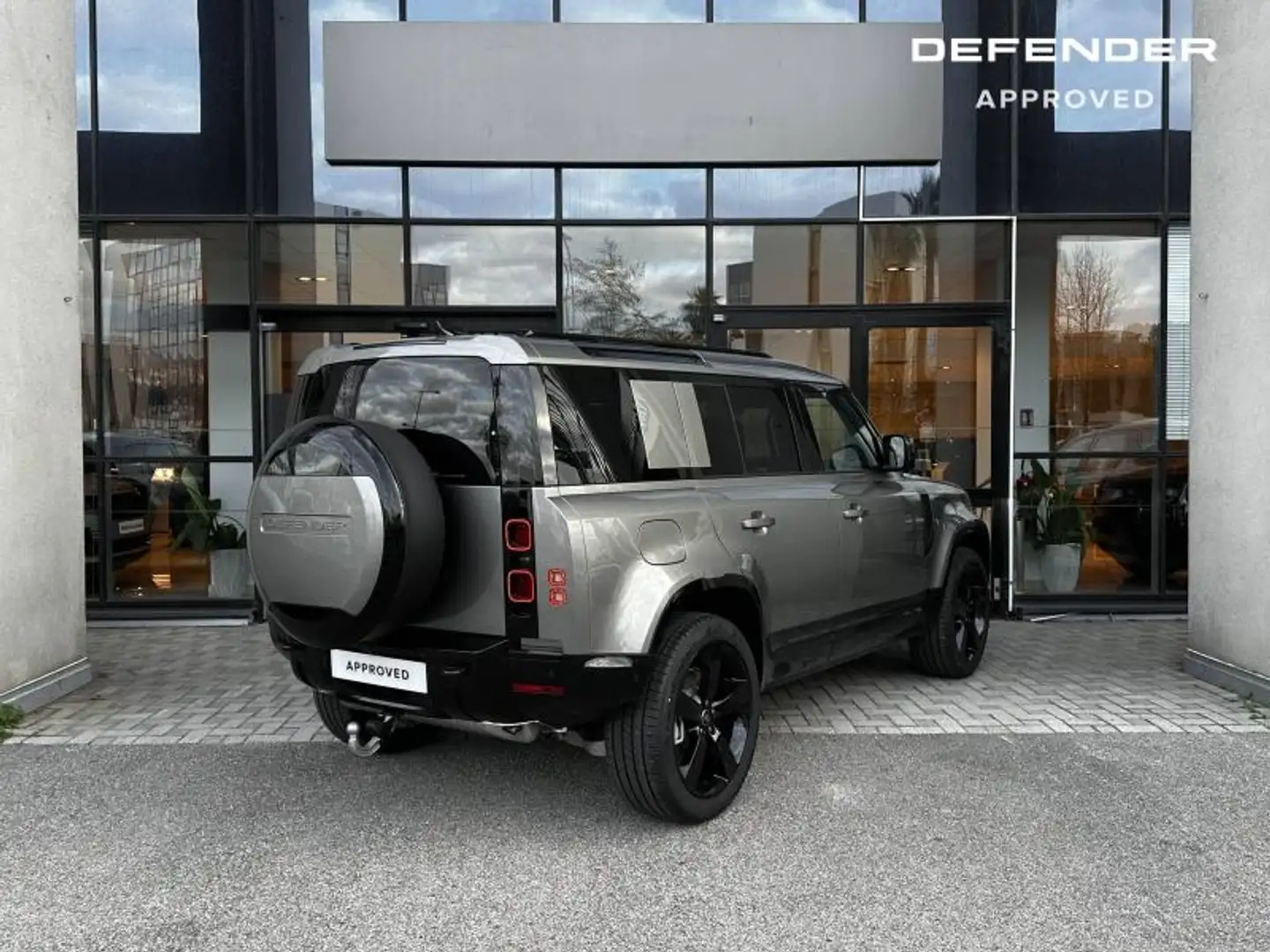Land Rover Defender 110 2.0 P300e X-Dynamic HSE Argent - 2