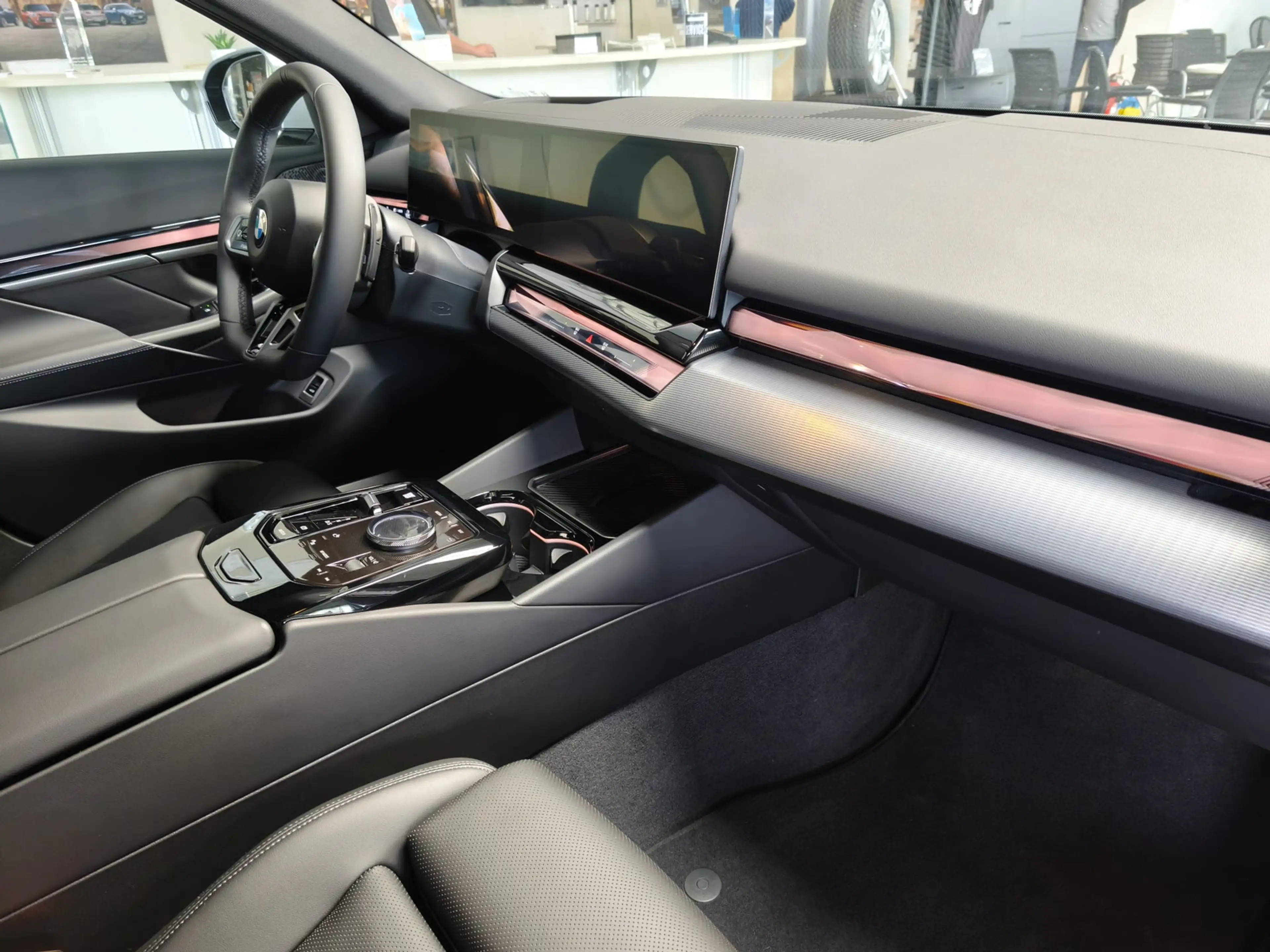 BMW 520 d xDr M Sport Tour. 360°/HUD/Travel/20"/AHK — photo 12