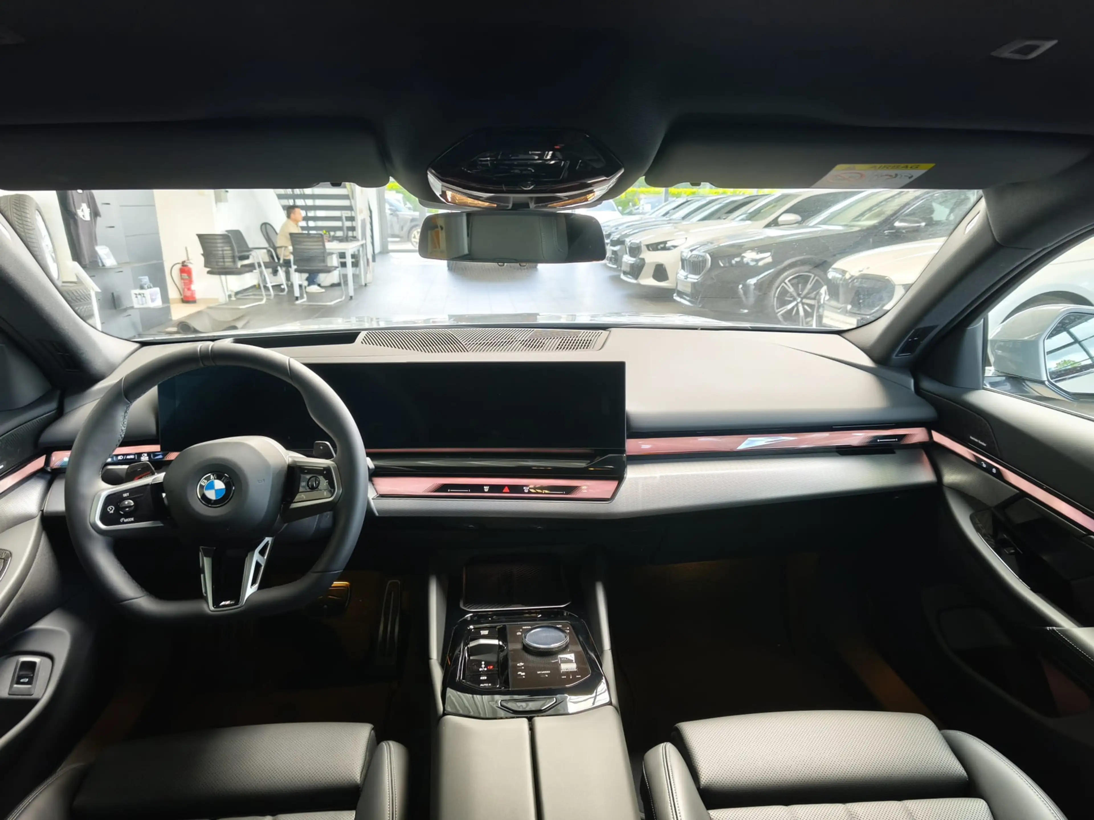 BMW 520 d xDr M Sport Tour. 360°/HUD/Travel/20"/AHK — photo 10