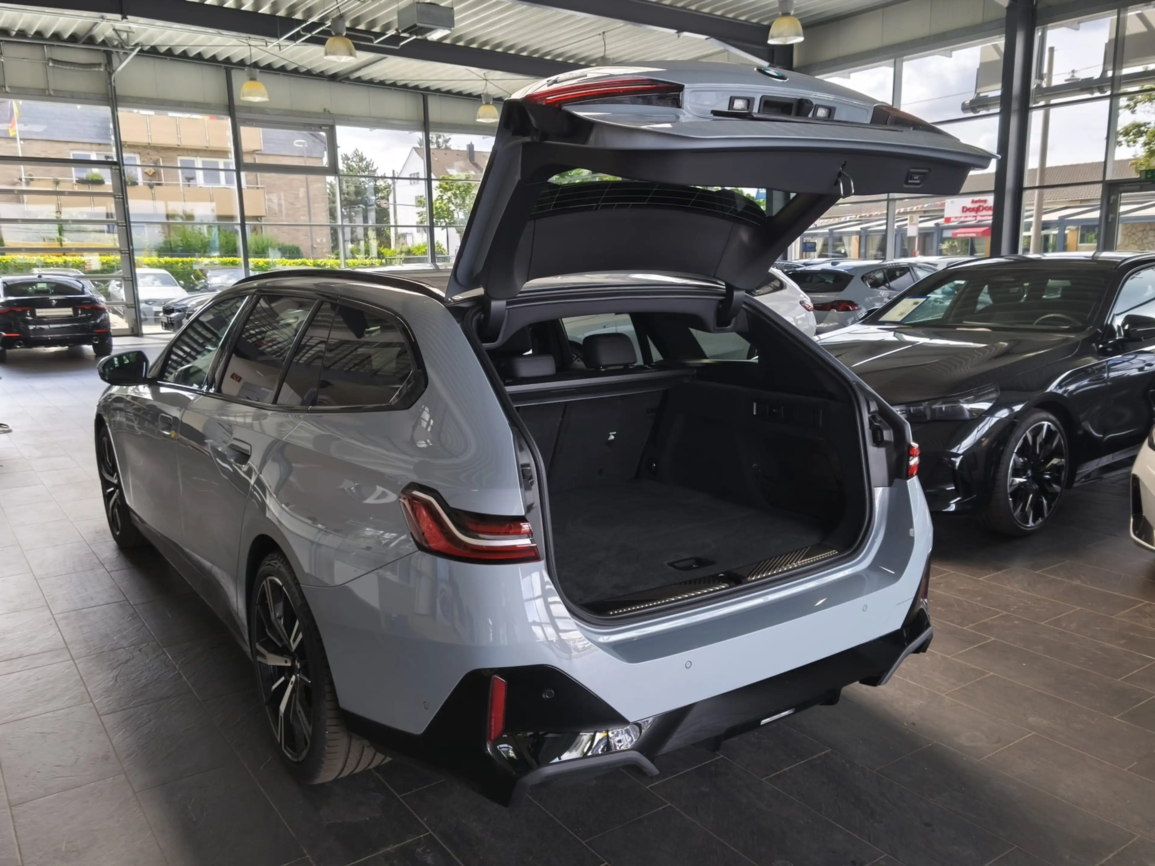 BMW 520 d xDr M Sport Tour. 360°/HUD/Travel/20"/AHK — photo 6
