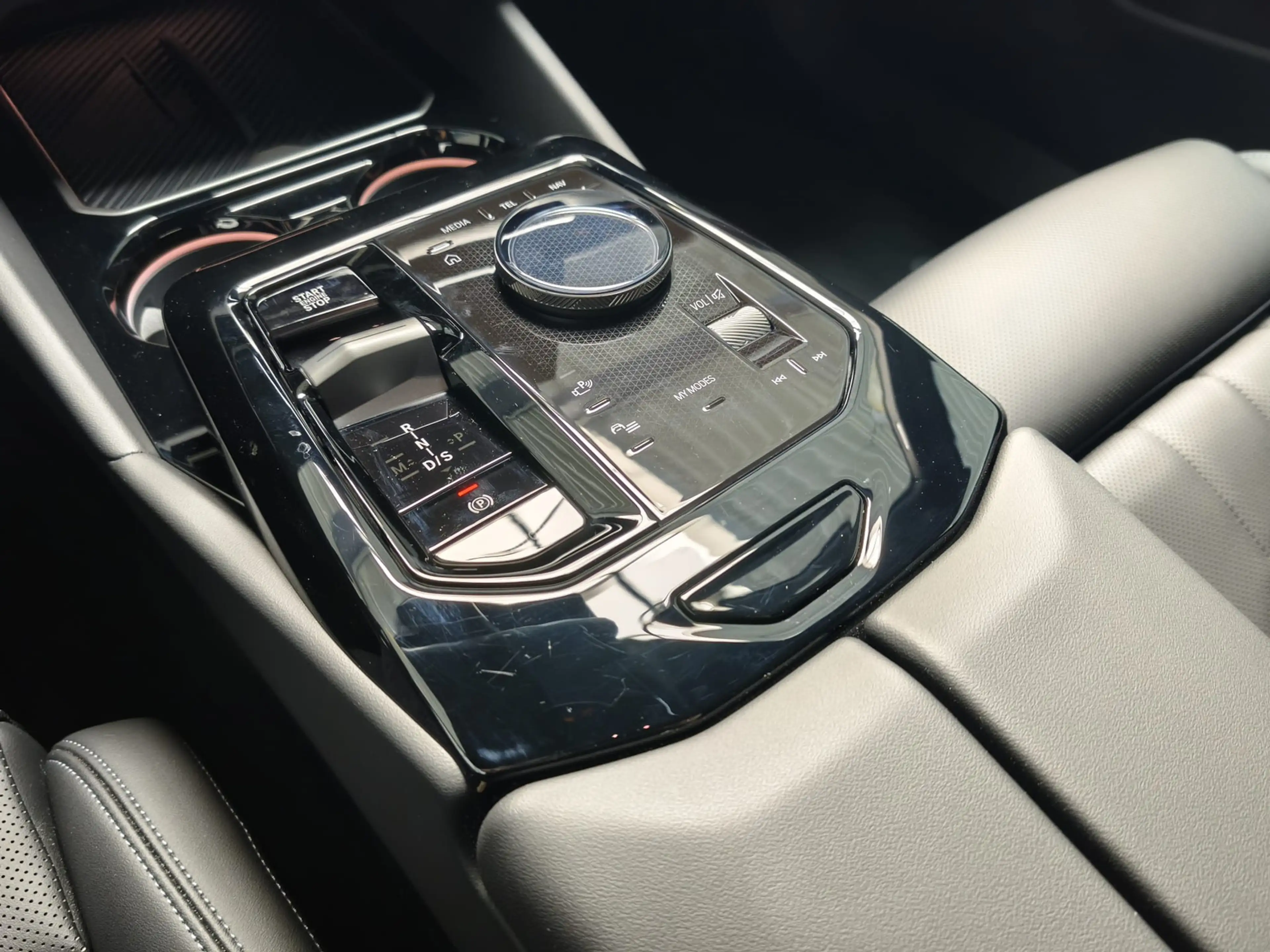 BMW 520 d xDr M Sport Tour. 360°/HUD/Travel/20"/AHK — photo 14