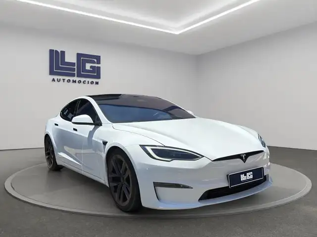 Tesla Model S view 3
