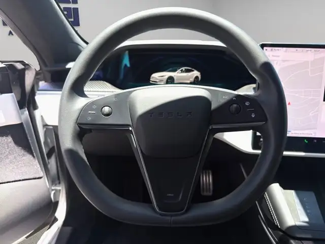 Tesla Model S view 11