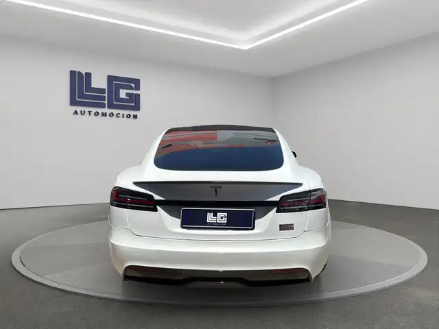 Tesla Model S view 6