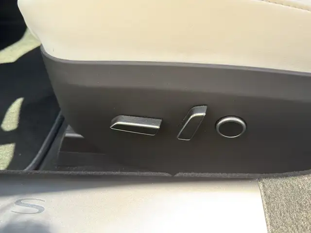 Tesla Model S view 14