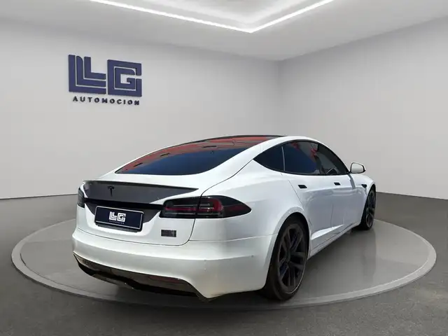 Tesla Model S view 4