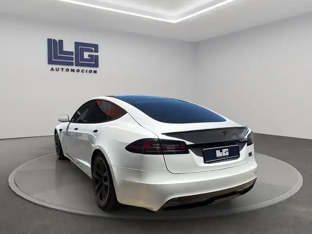 Tesla Model S view 7
