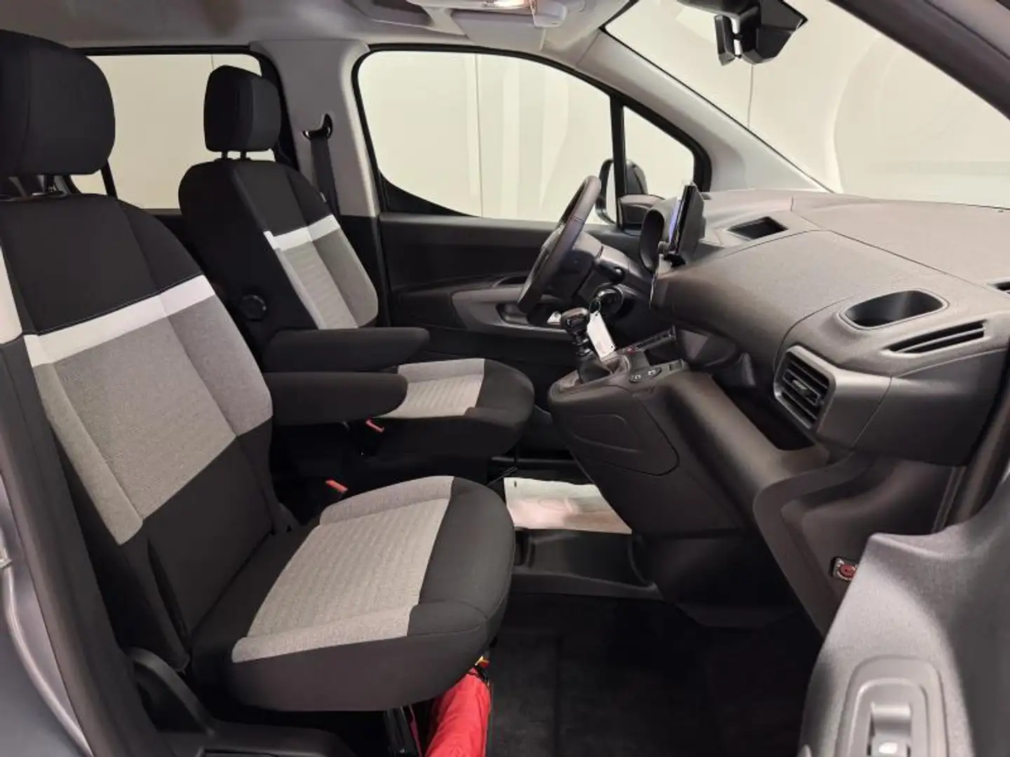 Citroen Berlingo 1.2i PLUS *NEW 03/2025* LED|Carplay|Camera|PDC|DAB Gris - 2