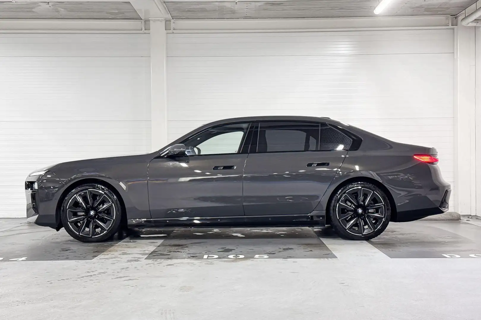 BMW i7 xDrive60 106 kWh Gris - 2