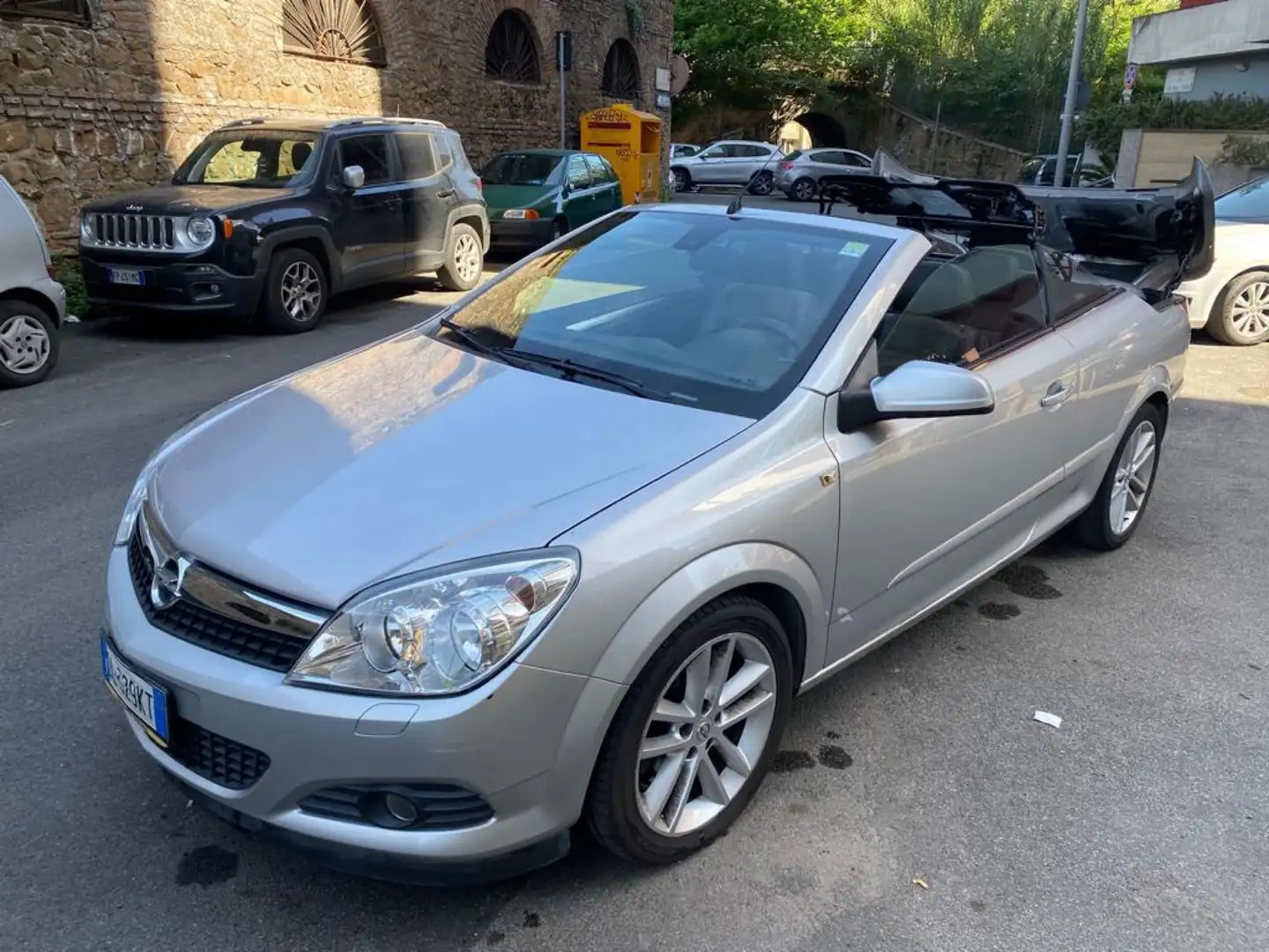 Opel Astra Twintop 1.9 cdti Cosmo 6m Srebrny - 1