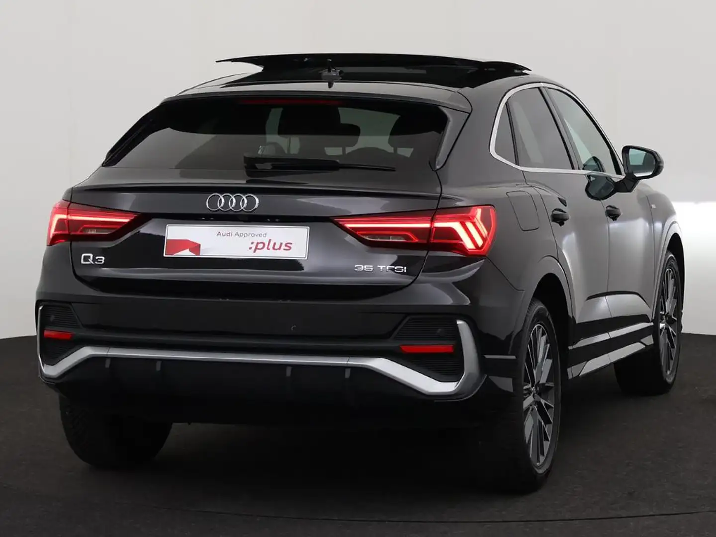Audi Q3 Sportback S-Line 35 TFSI 150 PK S-tronic / Open Dak / ACC / Leder / Camera / Apple Carplay Zwart - 2